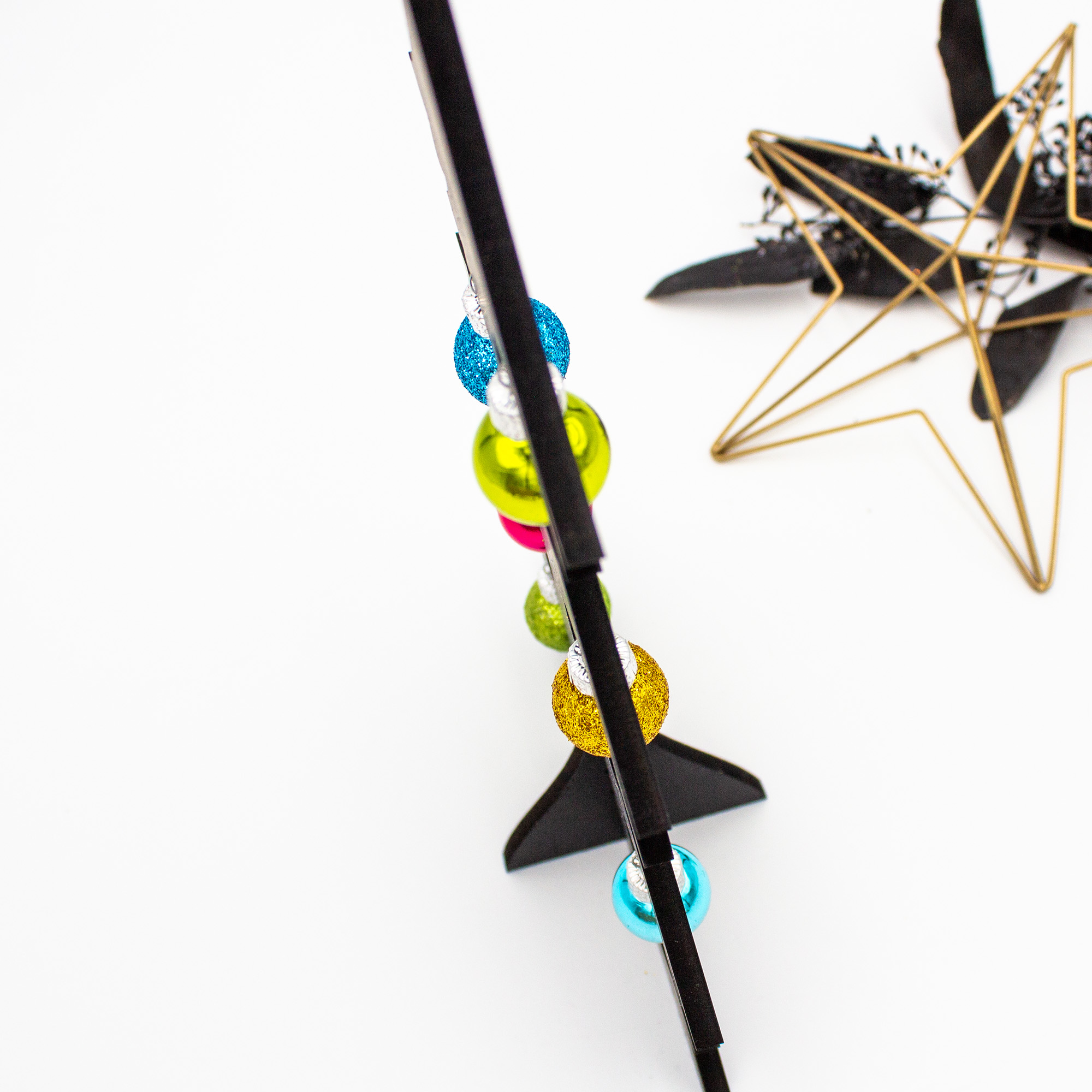 Mini Design-Weihnachtsbaum aus Holz – Wiederverwendbar und platzsparend