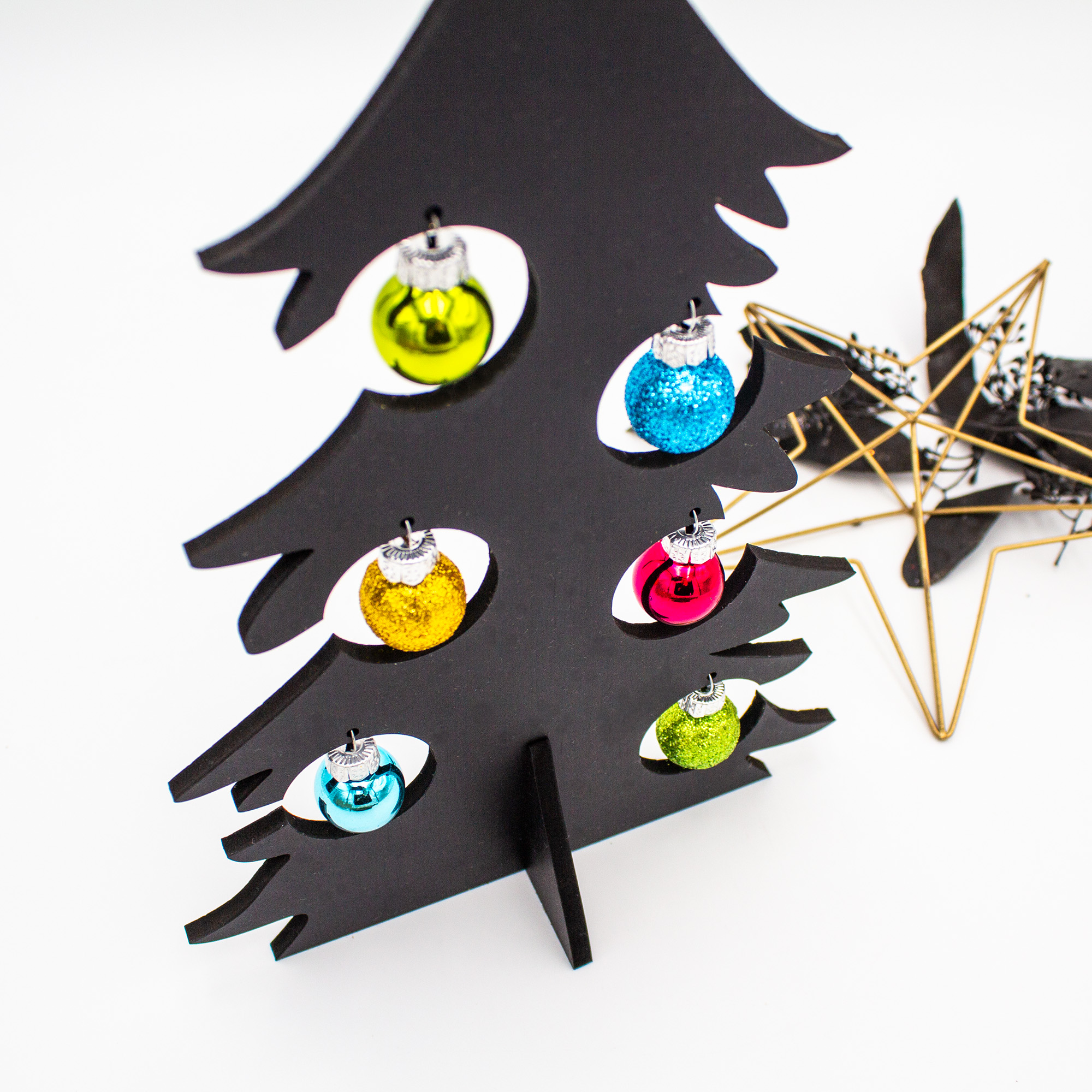 Mini Design-Weihnachtsbaum aus Holz – Wiederverwendbar und platzsparend