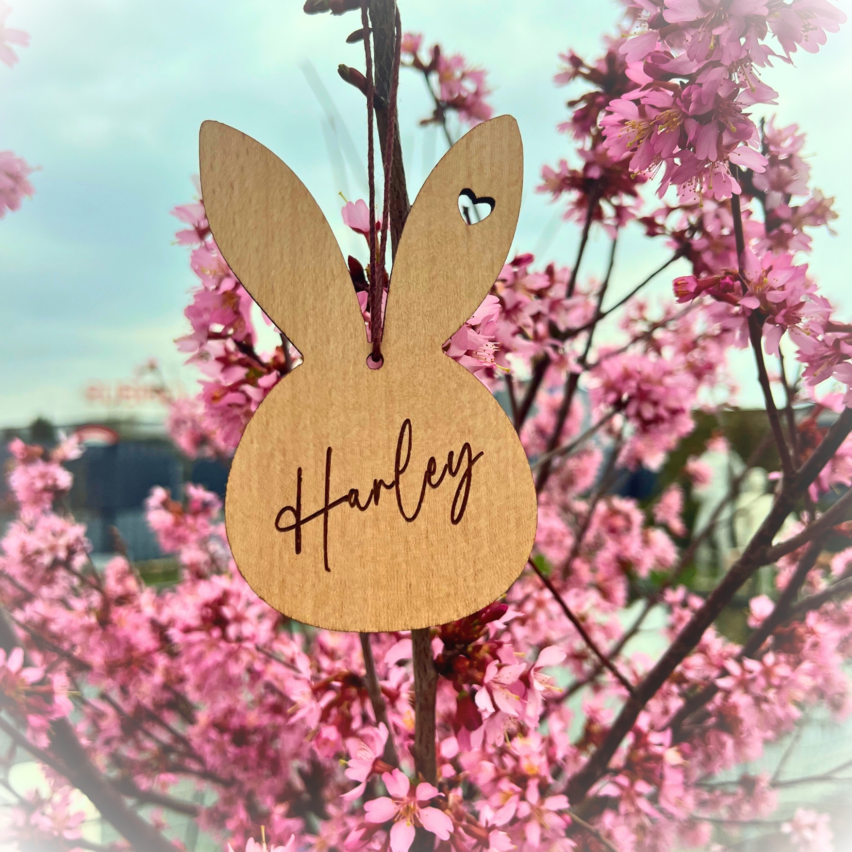 Osteranhänger Osterhase mit Herz | Personalisierbar mit Lasergravur